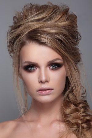 Prom Hairstyles & Inspiration